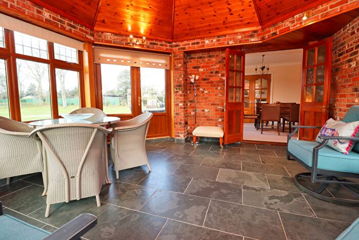6 Bedroom Detached House For Sale In Wood Lane, South Hykeham, Lincoln, LN6