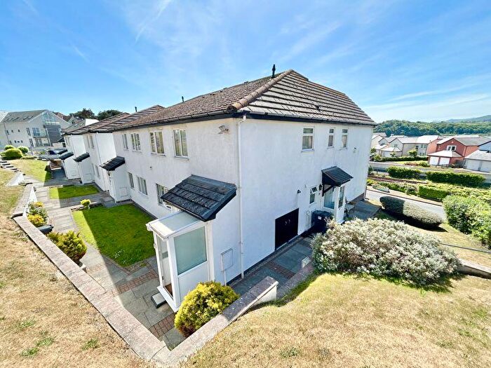 2 Bedroom Flat For Sale In Lon Vardre, Deganwy, LL31