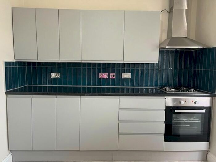 2 Bedroom Flat To Rent In Orchard Court, Rose Hill, Oxford, OX4