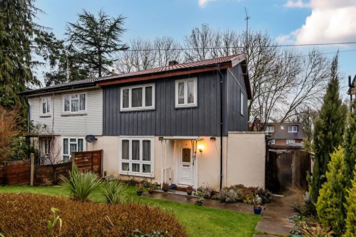 3 Bedroom Semi Detached House For Sale In Chiltern Dene, Enfield, EN2