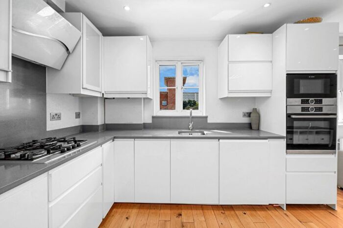 2 Bedroom Flat To Rent In Kelly Avenue, London, SE15