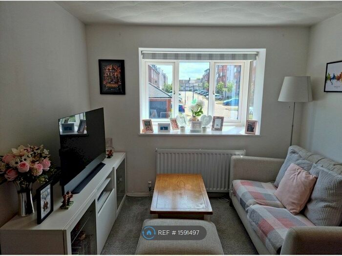 1 Bedroom Flat To Rent In Solar Court, Watford, WD18