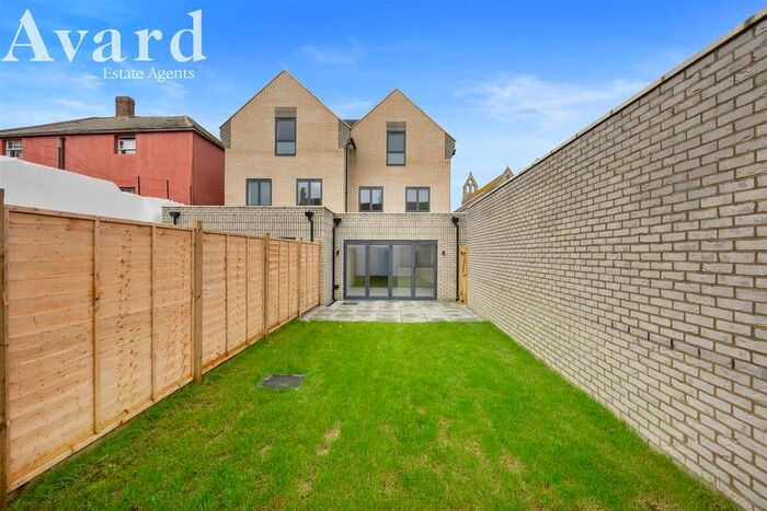 4 Bedroom Semi-Detached House To Rent In John Street, Shoreham-By-Sea, BN43