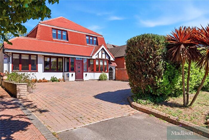 4 Bedroom Detached House For Sale In Traps Hill, Loughton, Essex, IG10