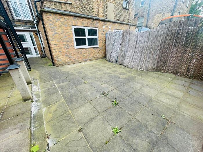 2 Bedroom Flat To Rent In Brigstock Road, CR7