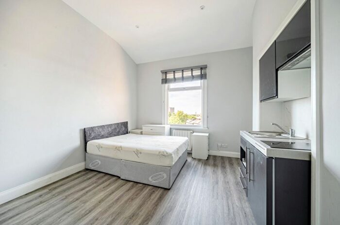 Studio To Rent In Kilburn High Road, North Maida Vale, London, NW6