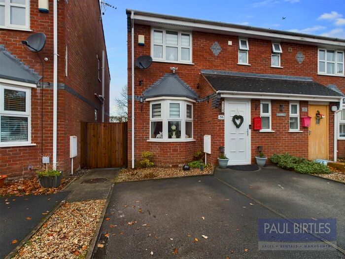 3 Bedroom Semi-Detached House For Sale In Warburton Lane, Partington, Trafford, M31