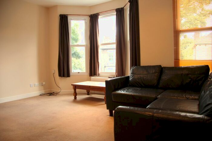 3 Bedroom Flat To Rent In Acton Lane, Chiswick, London, W4