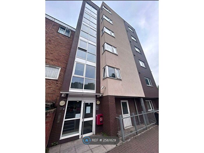 2 Bedroom Flat To Rent In Sullivan Court, London, E3