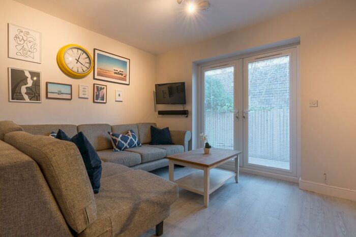 7 Bedroom Terraced House To Rent In Lochaber Street, Cardiff, CF24