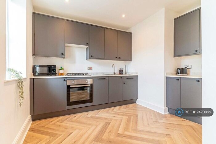 2 Bedroom Flat To Rent In Lansdowne Place, Hove, BN3