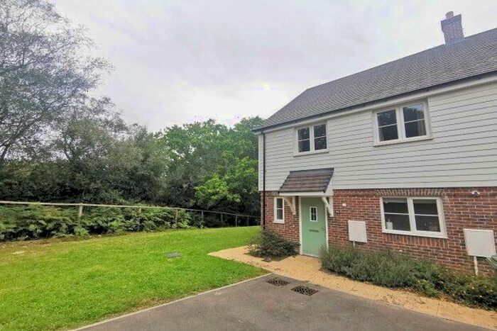 4 Bedroom Semi-Detached House To Rent In Millennium Way, Heathfield, TN21