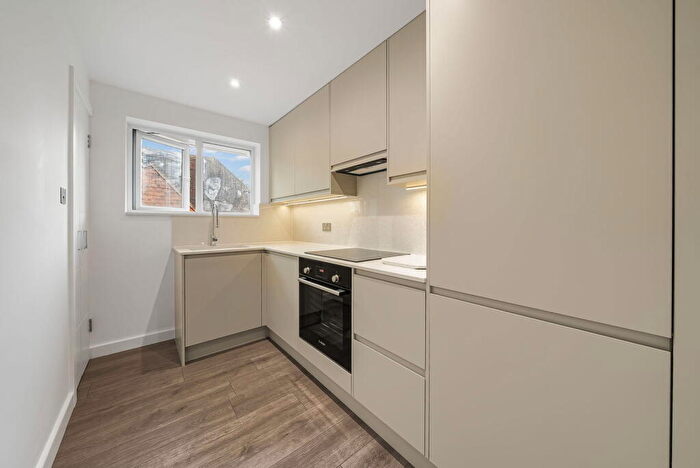 1 Bedroom Flat For Sale In Thetford Road, New Malden, KT3