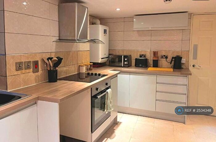 2 Bedroom Flat To Rent In Ty Gloch, Brecon, LD3