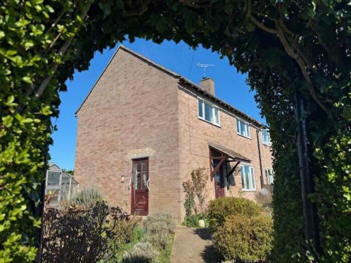 3 Bedroom Semi Detached House For Sale In The Garretts, Fairford, GL7