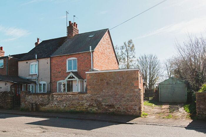 3 Bedroom Semi Detached House For Sale In Richmond Street, Kings Sutton, OX17