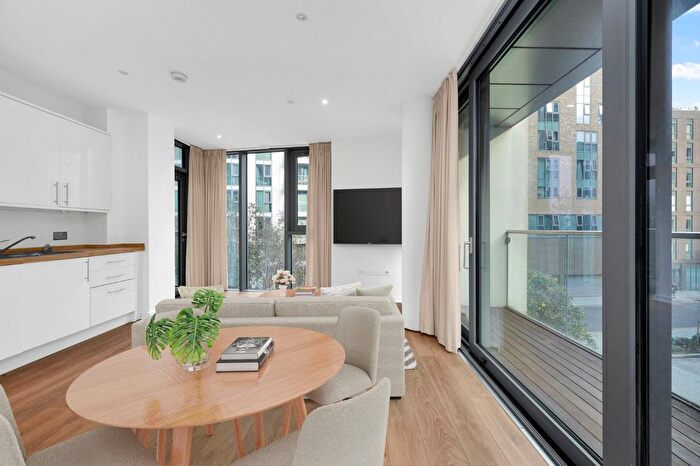 2 Bedroom Flat For Sale In Eastfields Avenue, Wandsworth, SW18