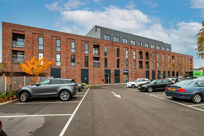 2 Bedroom Apartment To Rent In Maple Court, Cross Street, Sale, M33