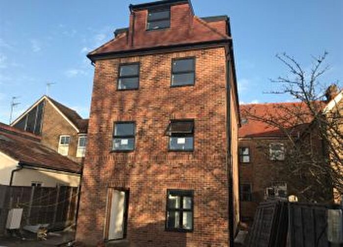 2 Bedroom Flat To Rent In Victoria Street, Englefield Green, Egham, TW20