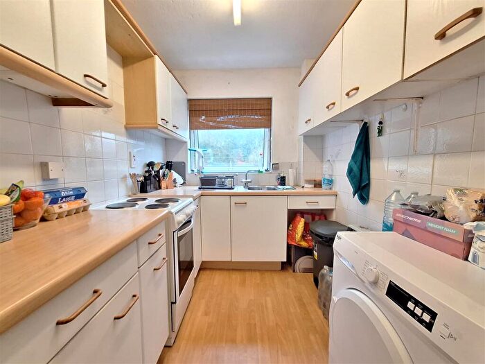 1 Bedroom Flat To Rent In Trafalgar Court, RG30 - Photo 2