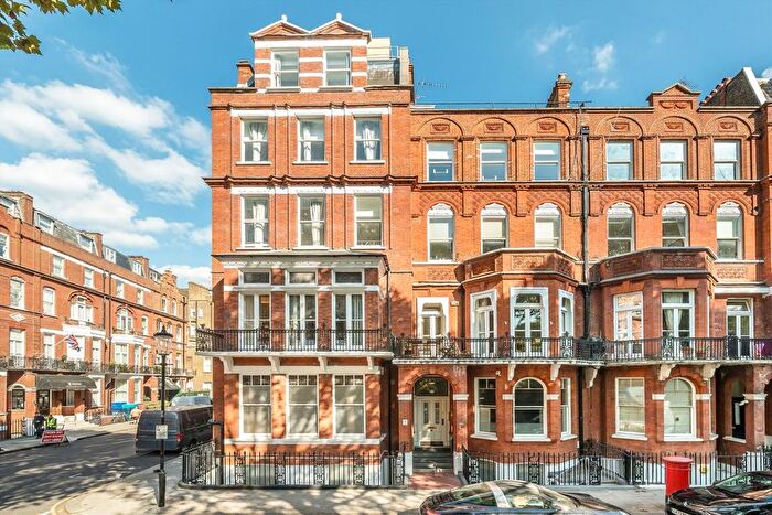 3 Bedroom Flat To Rent In Barkston Gardens, Earls Court, SW5