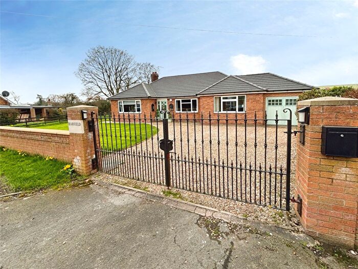4 Bedroom Bungalow For Sale In Pinfold Lane, Fishlake, Doncaster, South Yorkshire, DN7