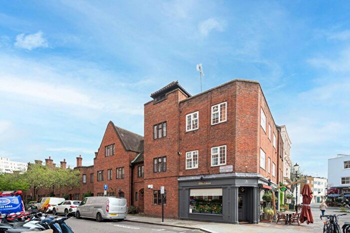 2 Bedroom Flat To Rent In Whiteheads Grove, Chelsea, London, SW3