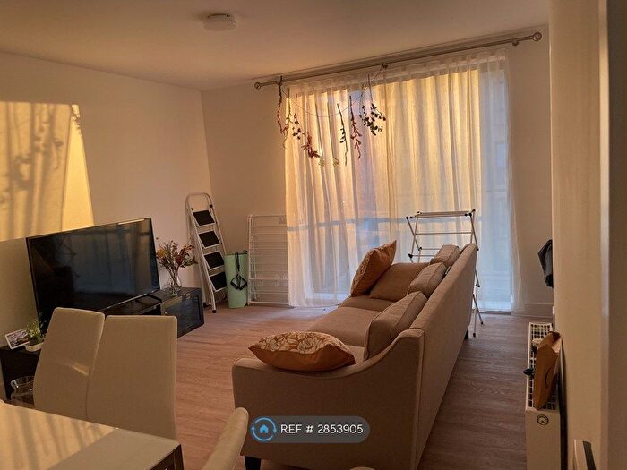 2 Bedroom Flat To Rent In Whittle Avenue, Trumpington, Cambridge, CB2