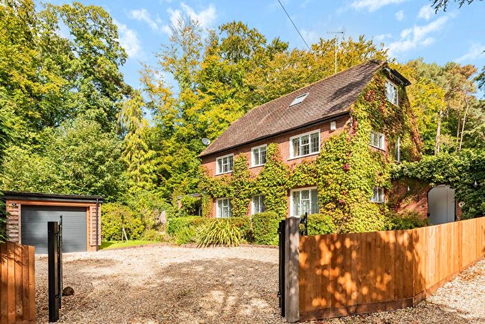 5 Bedroom Detached House To Rent In Reading Road North, Fleet, GU51