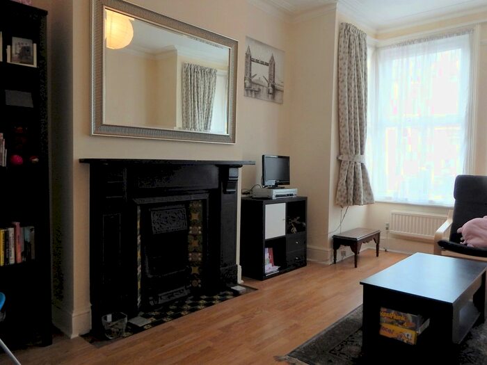 1 Bedroom Flat To Rent In Russell Road, Hendon, London, NW9