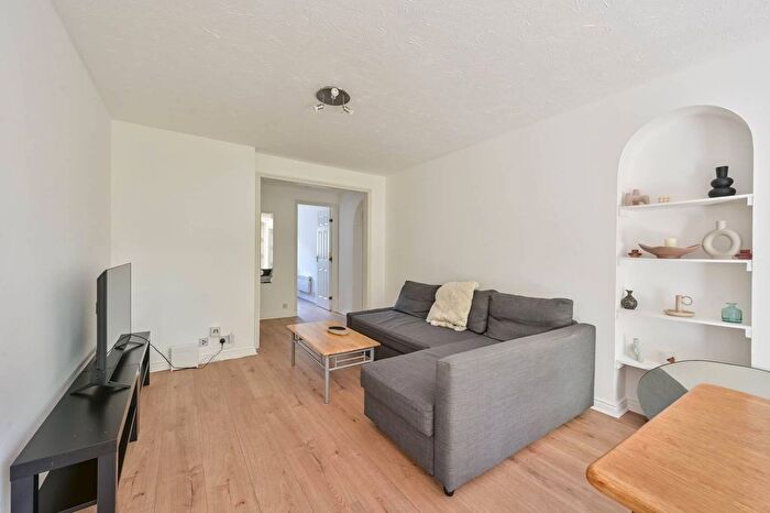 2 Bedroom Flat To Rent In Selhurst Close, Wimbledon Common, London, SW19