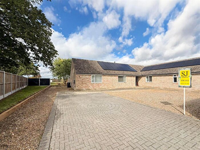 4 Bedroom Detached Bungalow For Sale In Burnham Road, Althorne, Chelmsford, CM3