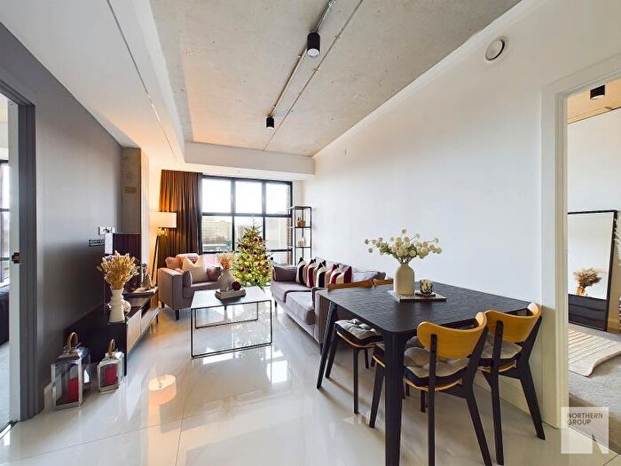 2 Bedroom Apartment To Rent In Apt . :: One Silk Street, M4