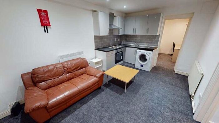 3 Bedroom Flat To Rent In Hyde Park Road, Hyde Park, Leeds, LS6