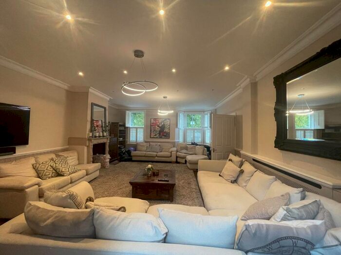 4 Bedroom Semi-Detached House To Rent In Hardwicke Road, London, W4