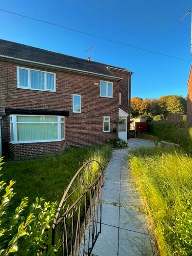 4 Bedroom Semi-Detached House To Rent In Tweedle Hill Road, Manchester, M9