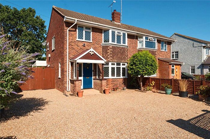 3 Bedroom Semi Detached House For Sale In Giffard Drive, Farnborough, Hampshire, GU14