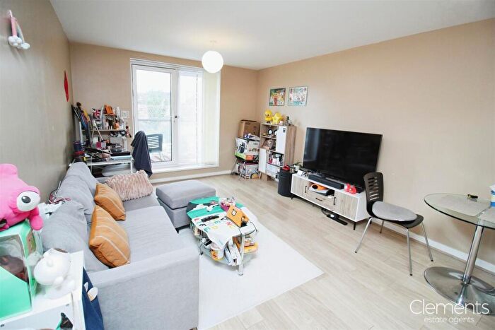 2 Bedroom Apartment To Rent In Midland Road, Hemel Hempstead, HP2