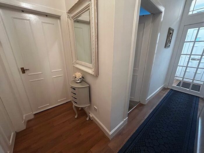 1 Bedroom Flat For Sale In North Bute Street, Coatbridge, North Lanarkshire, ML5 - Photo 3