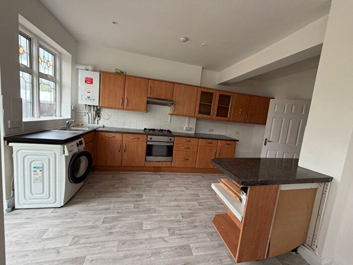 4 Bedroom Terraced House To Rent In St. Edmunds Road, Ilford, IG1