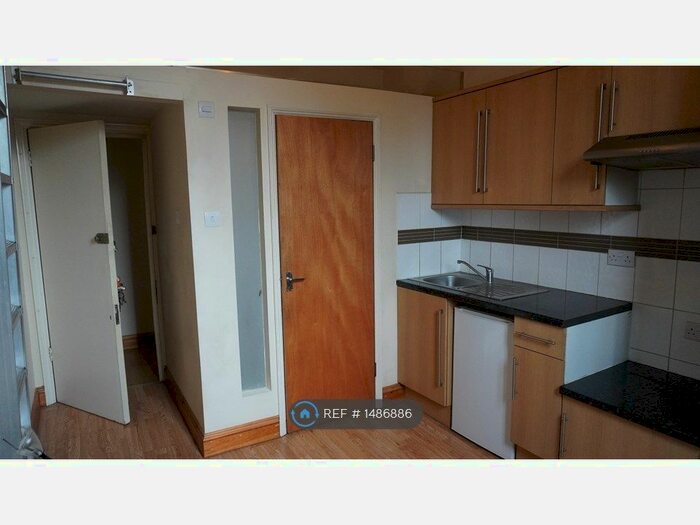 Studio To Rent In Westbourne Drive, London, SE23