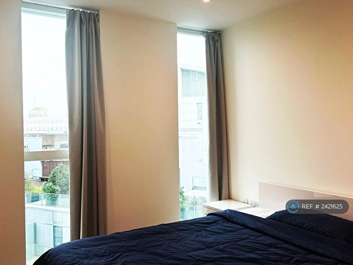 2 Bedroom Flat To Rent In Tennyson Apartments, Croydon, CR0