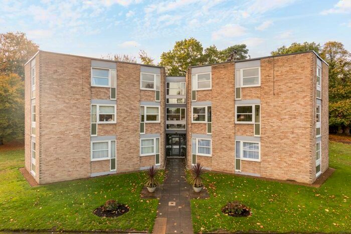 2 Bedroom Flat To Rent In Heathside, Weybridge, KT13