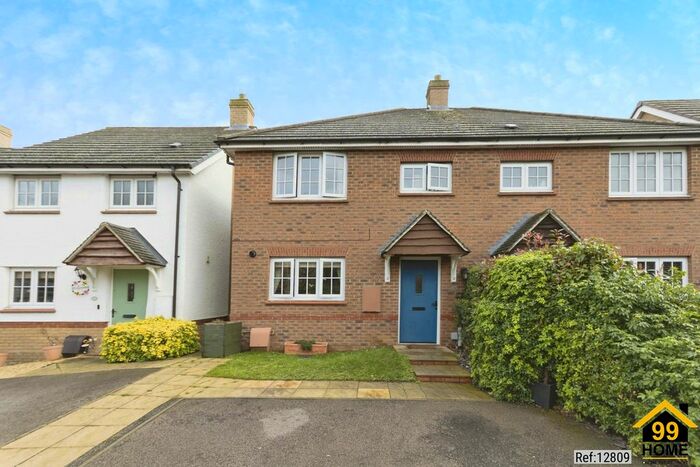 3 Bedroom Semi-Detached House For Sale In Meadow Bank, Towcester, Northants, NN12