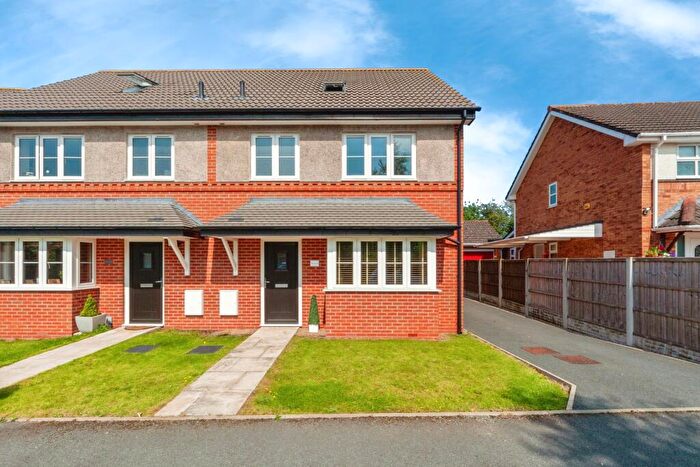 4 Bedroom Semi-Detached House For Sale In Thornleigh, Wrexham, LL13