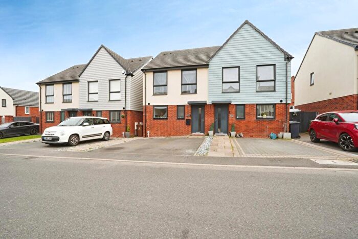 3 Bedroom Semi Detached House For Sale In George Steele Avenue, Stoke-on-Trent, Staffordshire, ST2
