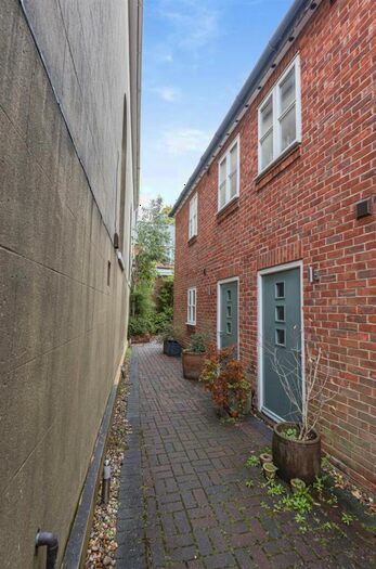 1 Bedroom Mews To Rent In Bell Street Mews, Bell Street, Romsey, SO51