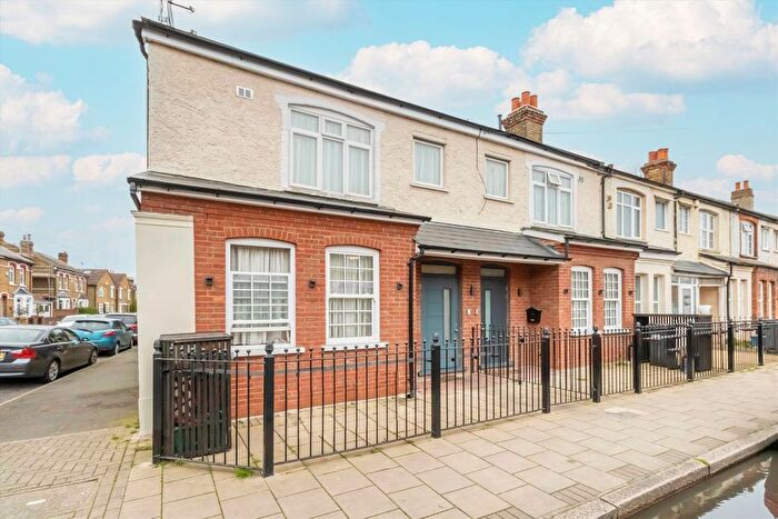 1 Bedroom Studio To Rent In Bear Road, Feltham, TW13