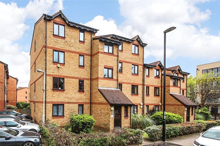 2 Bedroom Flat To Rent In Mornington Road, Deptford, London, SE8