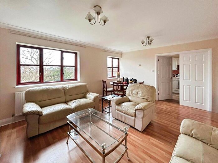 2 Bedroom Flat For Sale In Thicket Road, Sutton, Surrey, SM1